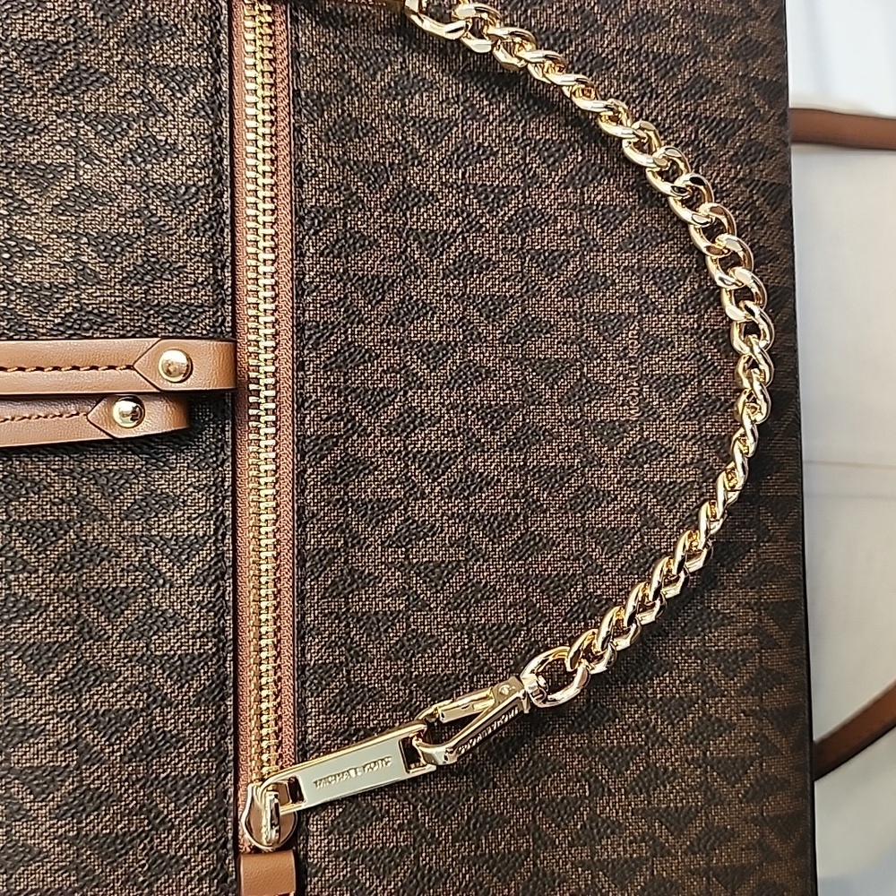 MICHAEL KORS LARGE BACK PACK. - Picture 3 of 12